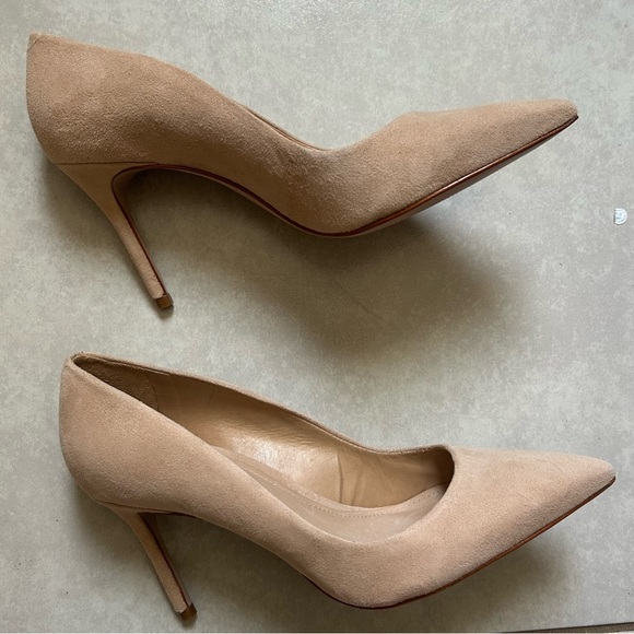 Schutz Lou pointed-toe pump in a honey beige suede - Picture 3 of 9